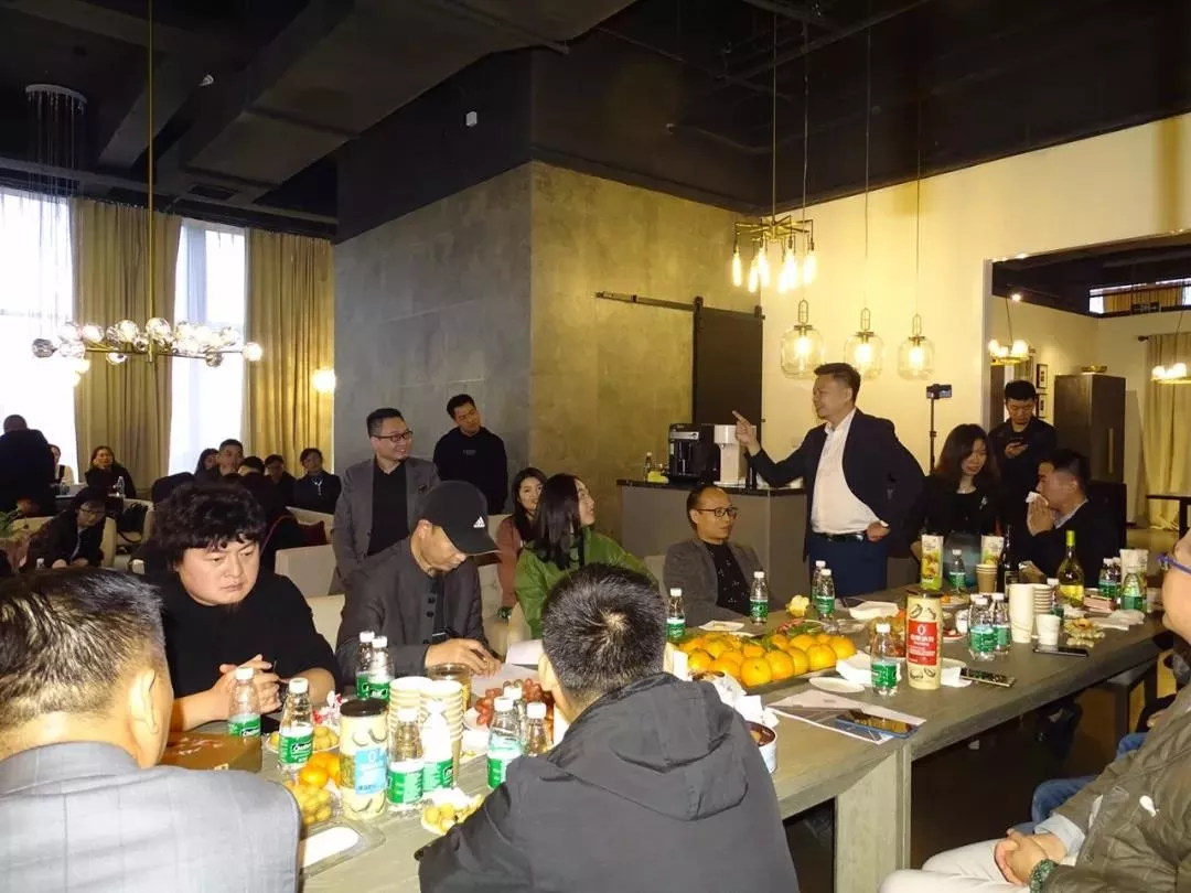中國晶鯤鵬獎戰(zhàn)略合作伙伴設(shè)計賦能簽約儀式圓滿召開—成都建博會“大家居·設(shè)計周”(圖11) 中國晶鯤鵬獎戰(zhàn)略合作伙伴設(shè)計賦能簽約儀式圓滿召開—成都建博會“大家居·設(shè)計周”(圖11)