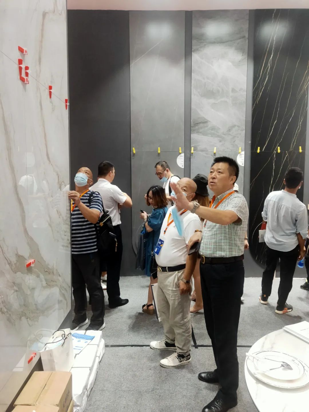 高定風口下，巖板是否會成為瓷磚行業進軍定制家居產業的“殺手锏”？(圖2)